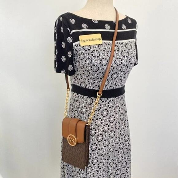 Michael Kors Purse Carmen Phone Crossbody Signature Bag new - Picture 8 of 8